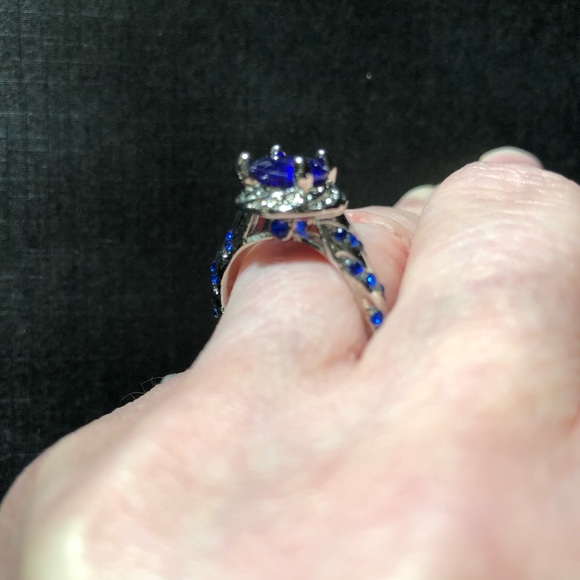 HOT SALE!!!!  RING SAPPHIRE BLUE STONE NWOT - Picture 3 of 3